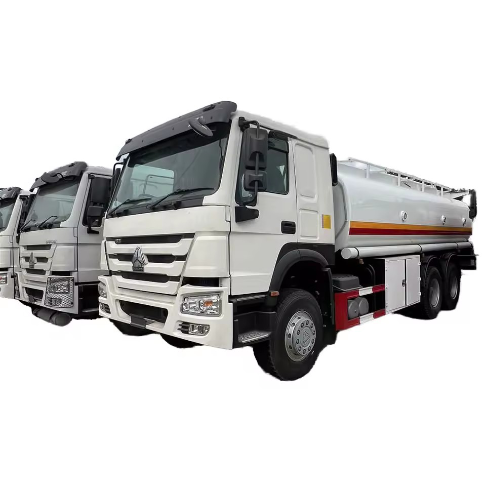 中国重汽HOWO 6*4重型加油车20000L油罐车