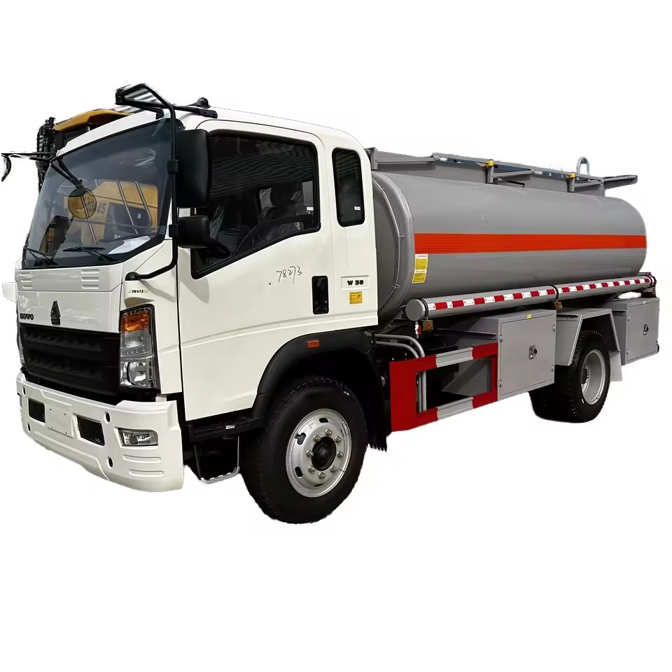 中国重汽10立方米油罐车
