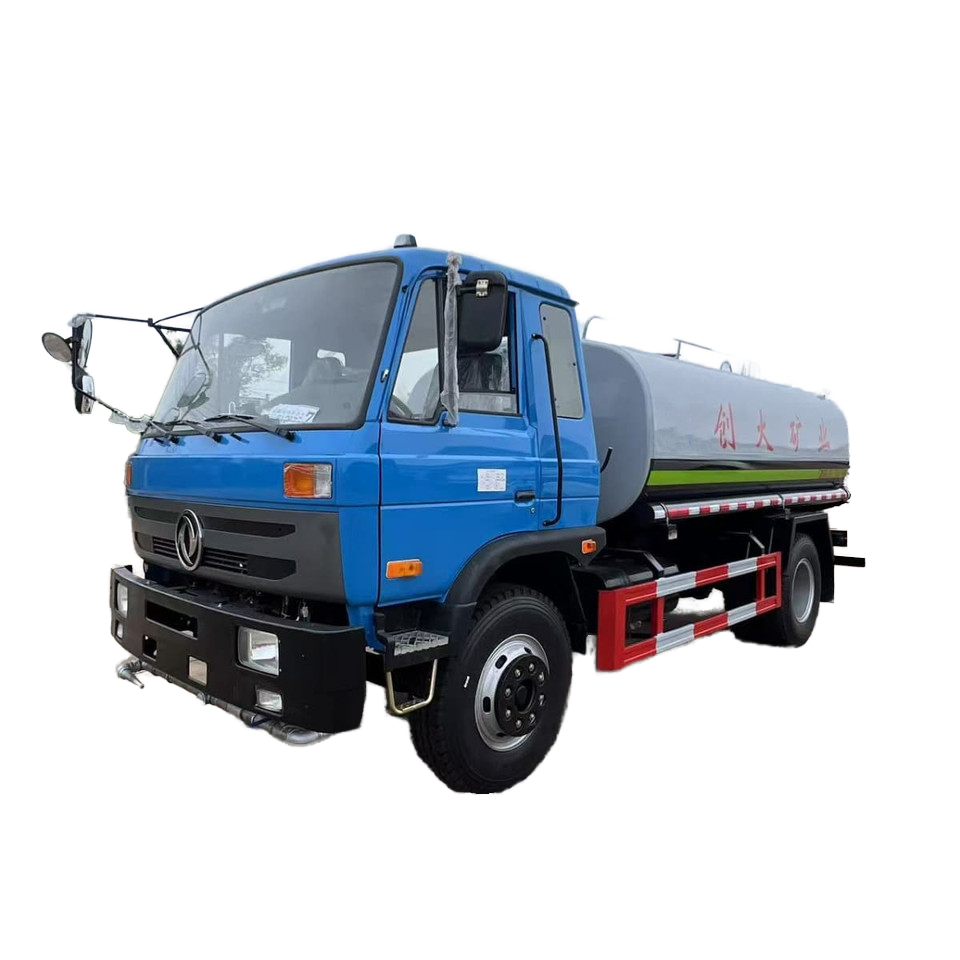 新型4x2四轮柴油水车，用于运输水和饮用水箱