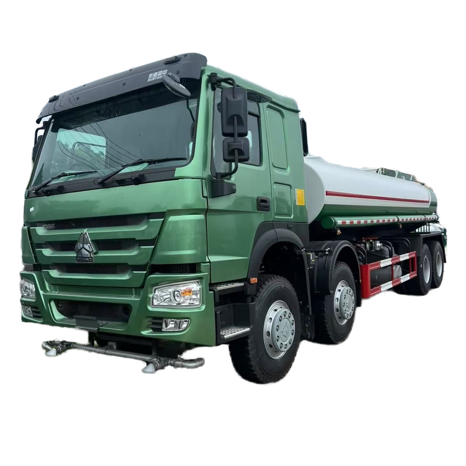 欧3/4 HOWO 8x4 10-30吨洒水车，通过ISO/CE认证，专为饮用水运输车定制