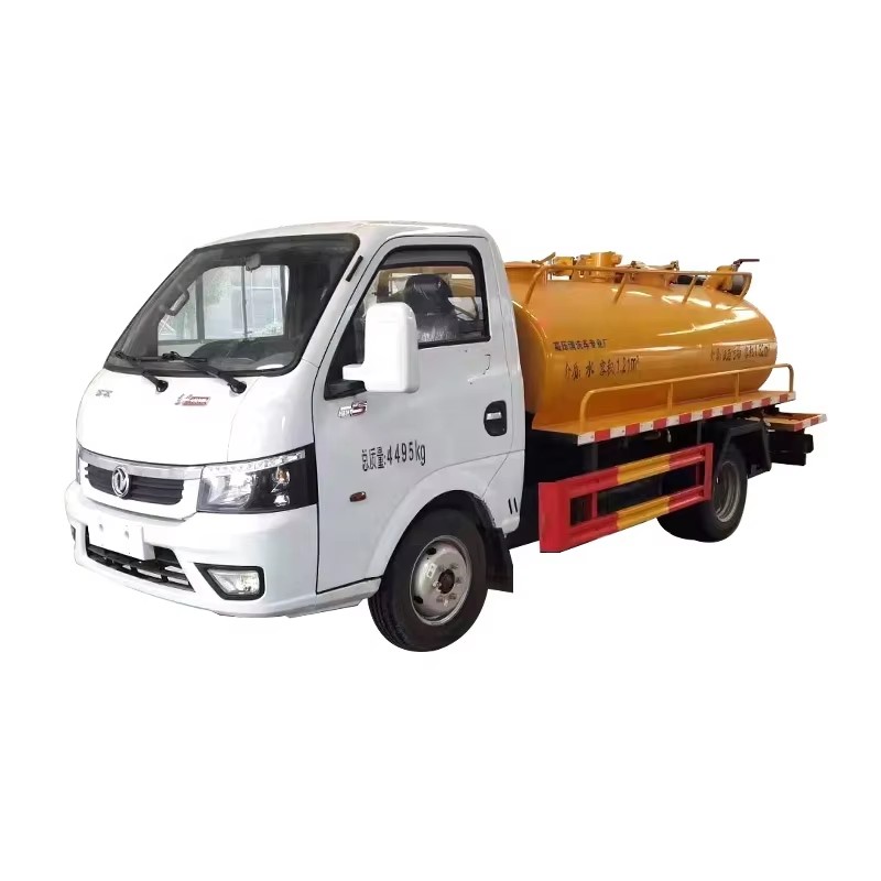 东风小型吸污车2 CBM 4x2真空吸污罐车