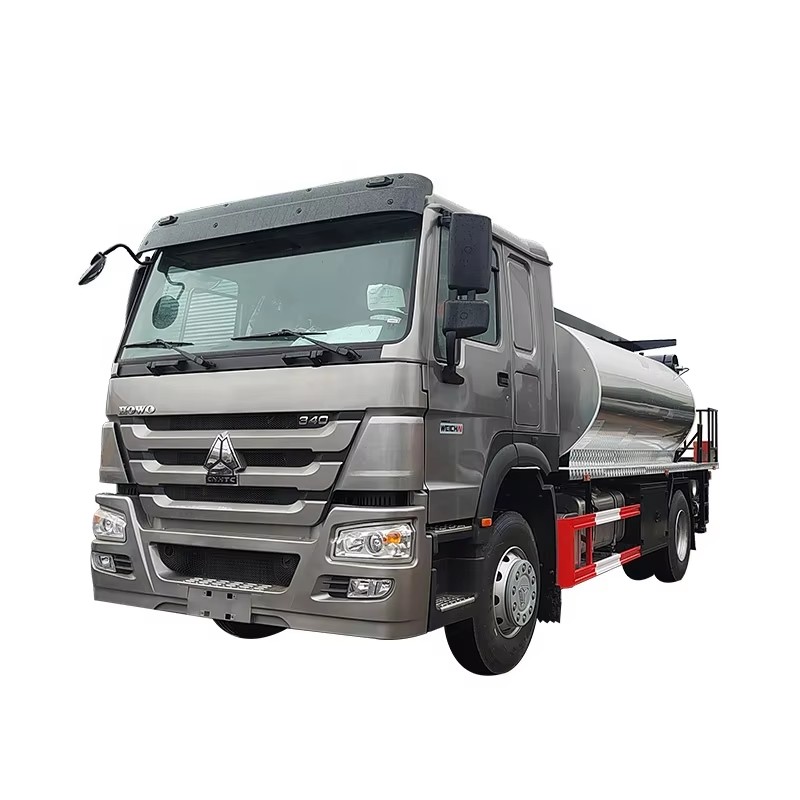 Howo 4x2道路摊铺机械沥青汽车道路沥青洒布车