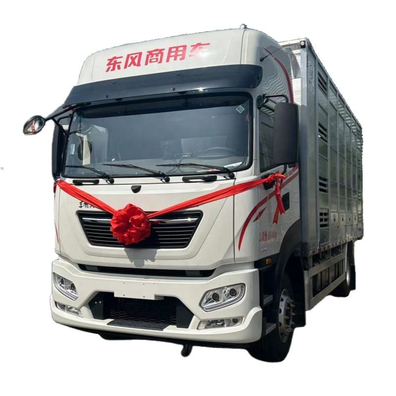 东风动物运输车4*2 6.8米牲畜运输车活猪牛羊动物车