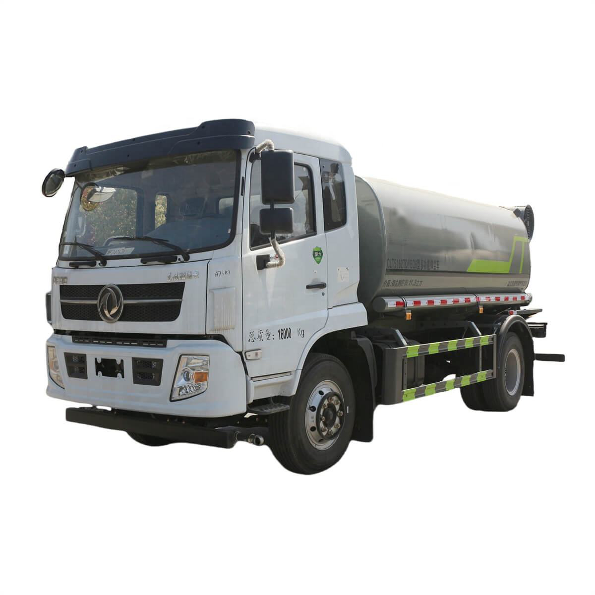 东风4X2 2500加仑矿用抑尘罐车，配备30米喷雾炮